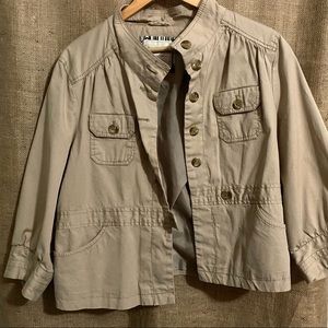 Old Navy khaki jacket🧥is perfect for any weather. A touch of stretch 4 comfort